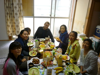  Breakfast with the Ofunato team & volunteers